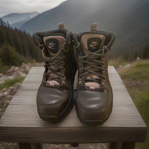 Nike Kids Lavender 6Y Manoa Boots Winter  Outdoors Hiking Walking Playtime Cozy